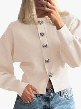 Alluv Place button-up cardigan featuring long balloon sleeves
Size S Like New